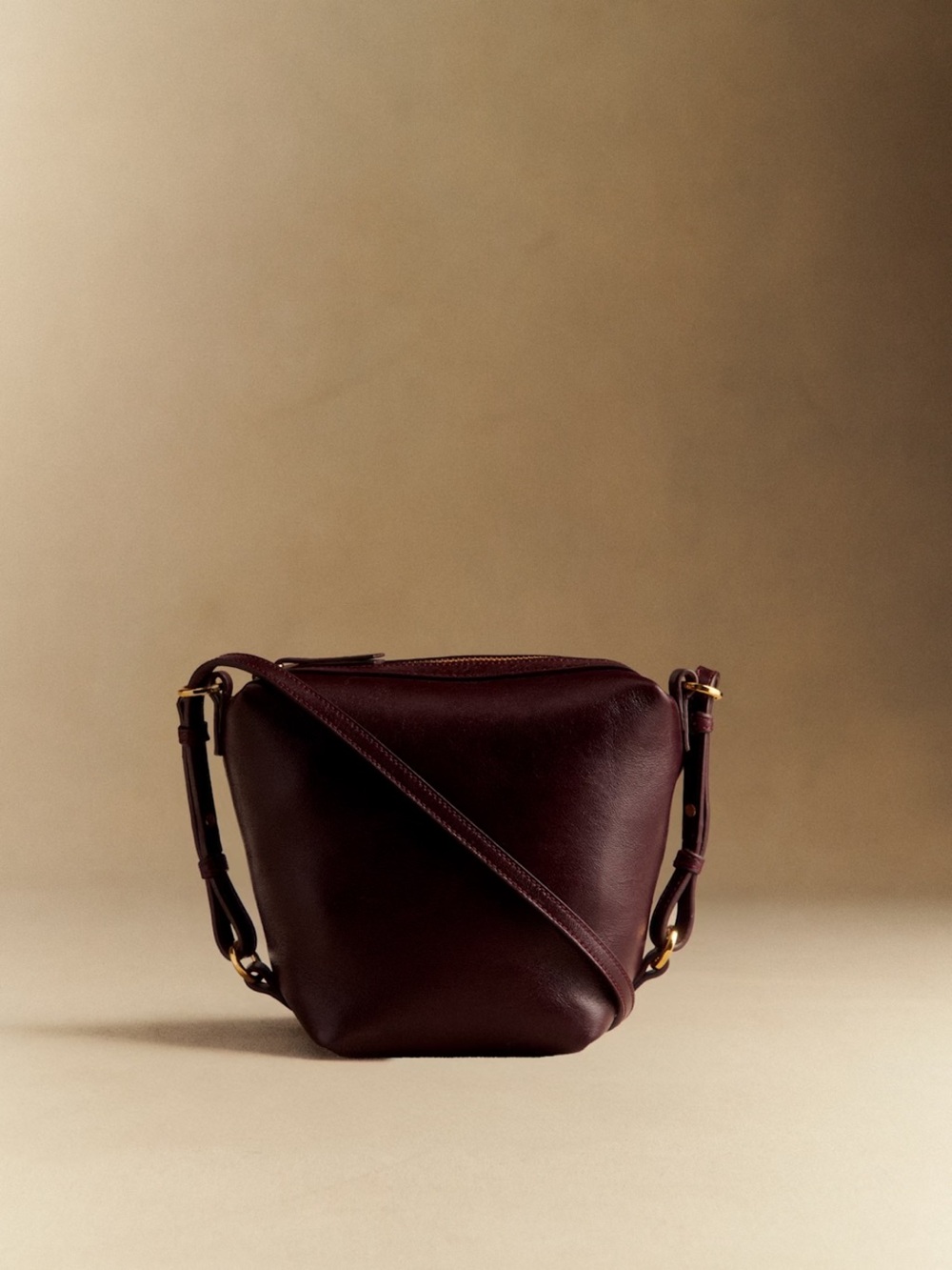 Sezane Lou crossbody bag. Vintage burgundy.